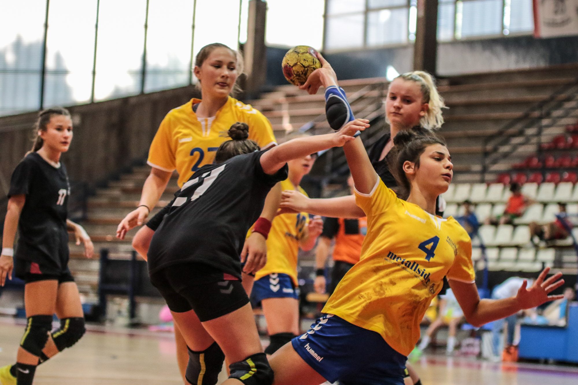 images/2013/salvavivai-giovanile-figh.jpg