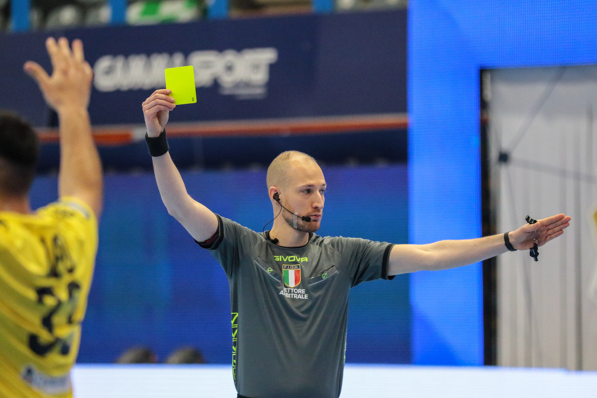 images/arbitro-figh-cartellino-giallo.jpeg