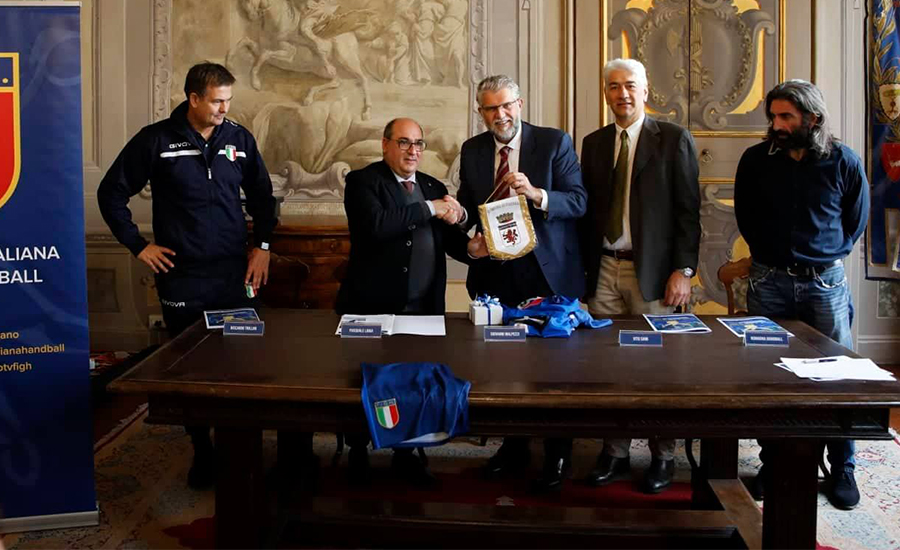 images/conferenza-faenza-esterno.jpg