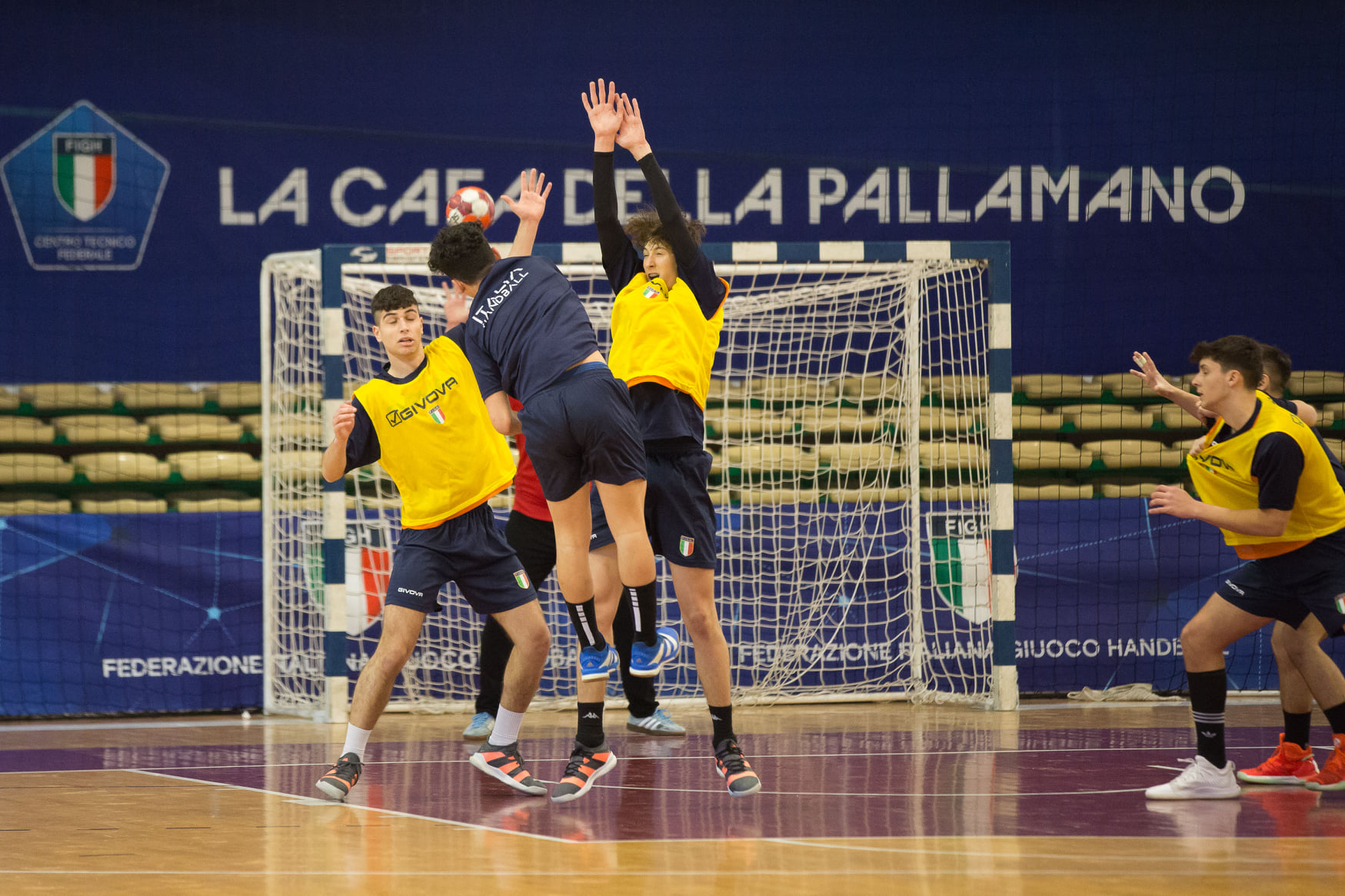 images/u17-casapallamano.jpeg